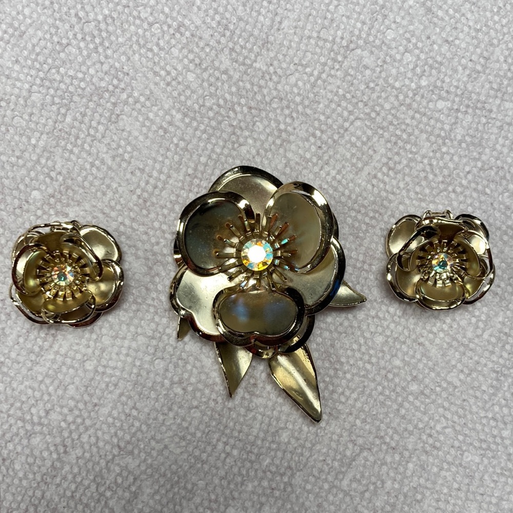 Vintage Flower Pin and earring set